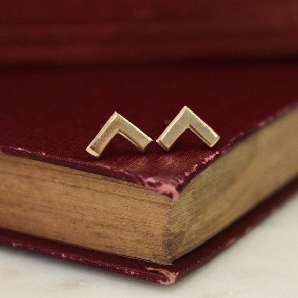 10ky Chevron Earring - Picture 2 of 4